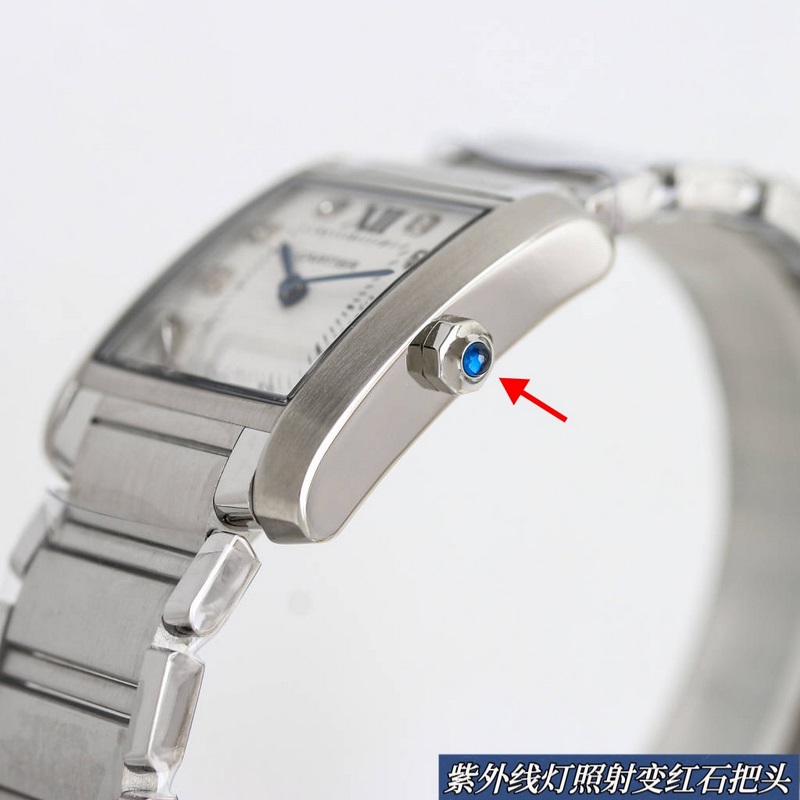 女款_卡地亞法國坦克W S T A系列腕表技術特點：1 鏡面：藍寶石魚眼表鏡玻璃，