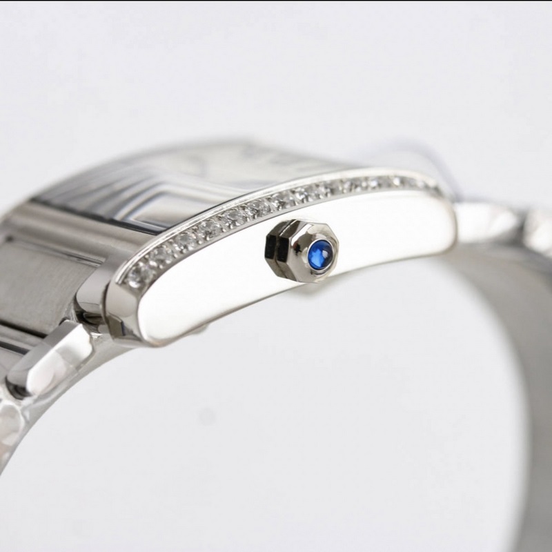 女款_卡地亞法國坦克W S T A系列腕表技術特點：1 鏡面：藍寶石魚眼表鏡玻璃，