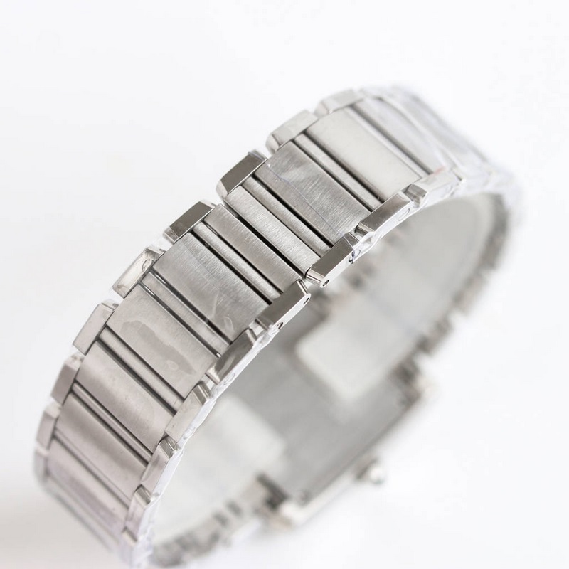 女款_卡地亞法國坦克W S T A系列腕表技術特點：1 鏡面：藍寶石魚眼表鏡玻璃，