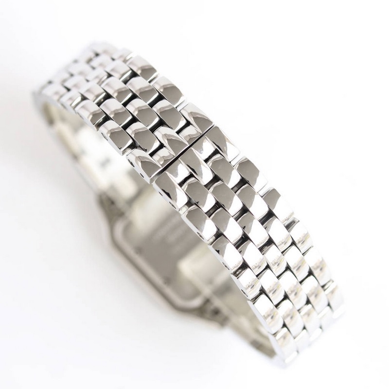 女款_卡地亞獵豹系列最新陶瓷白羅馬面，華麗而不羈，是獵豹所傳達的美學風格。它線條流暢，