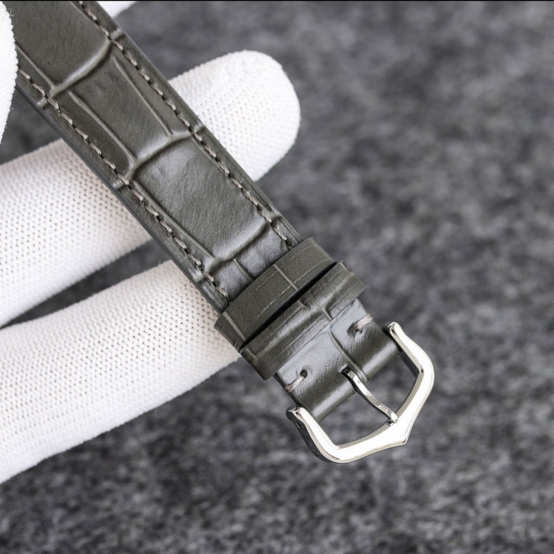 女款_杜蒙，最新出荔枝皮，大，中，小，三個尺寸 ，卡地亞Santos-Dumont系列