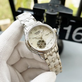 女款_香奈兒 女款 西鐵城機(jī)械腕表如期獻(xiàn)上。精、簡(jiǎn)、薄是這款情侶的亮點(diǎn)所在?！緳C(jī)芯】