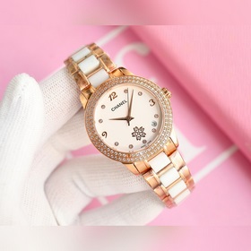 女款_香奈兒 女款 西鐵城機(jī)械腕表如期獻(xiàn)上。精、簡(jiǎn)、薄是這款情侶的亮點(diǎn)所在?！緳C(jī)芯】