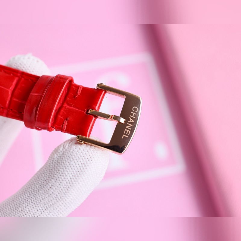 女款_香奈兒 女款 西鐵城機(jī)械腕表如期獻(xiàn)上。精、簡、薄是這款情侶的亮點(diǎn)所在。【機(jī)芯】