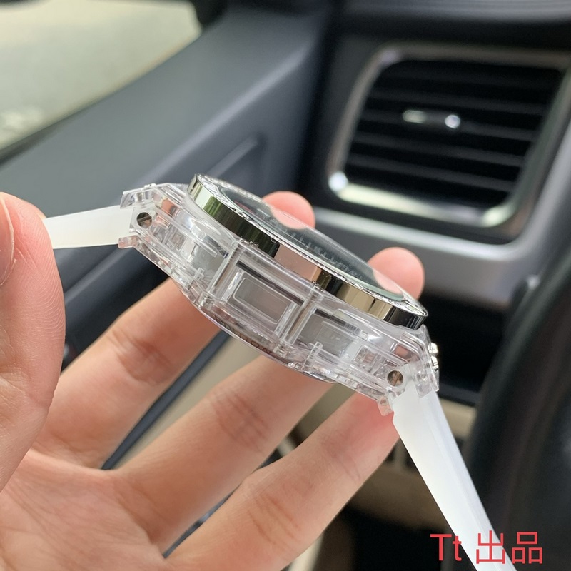 鑲嵌版本透明機(jī)身 前衛(wèi)個性 匠心工藝BIG BANG 就是要與衆(zhòng)不同 王者風(fēng)