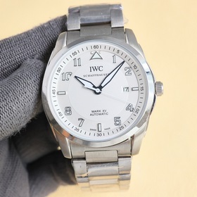 品牌：萬國（三針新品，商務休閑）奢華大氣類型：精緻男士腕表（新品）表帶：真牛皮表