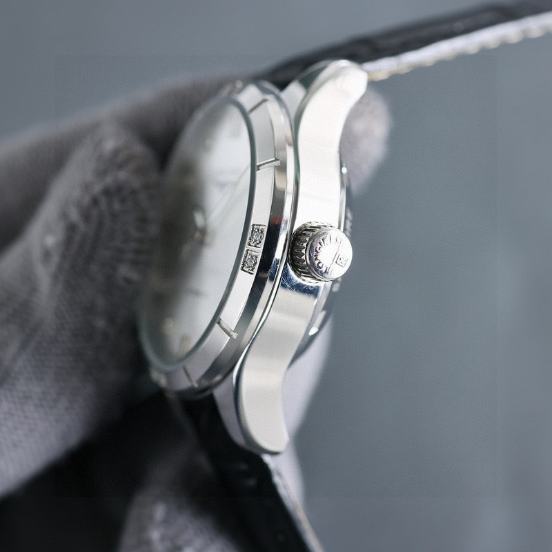 女款_二零二四浪琴最新女款， 小紅書(shū)爆款，腕表，青春年華，可以搭配更多顔色皮帶鏡面：