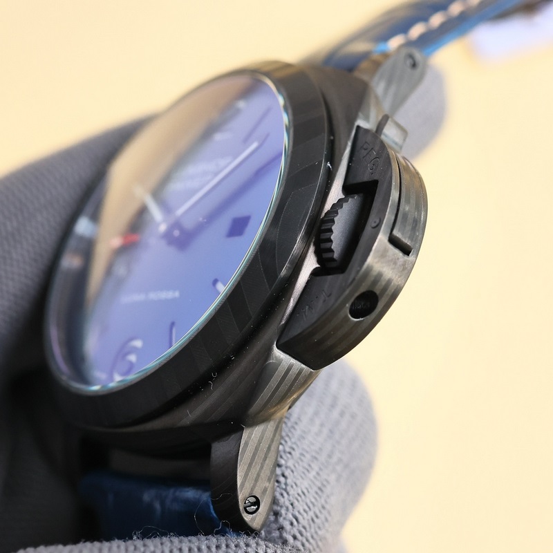 沛納海SUBMERSIBLE BMG-TECH ─ 47毫米潛行系列金屬玻璃腕表