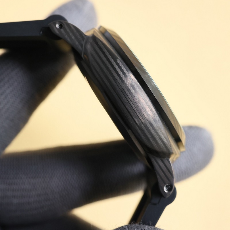 沛納海SUBMERSIBLE BMG-TECH ─ 47毫米潛行系列金屬玻璃腕表