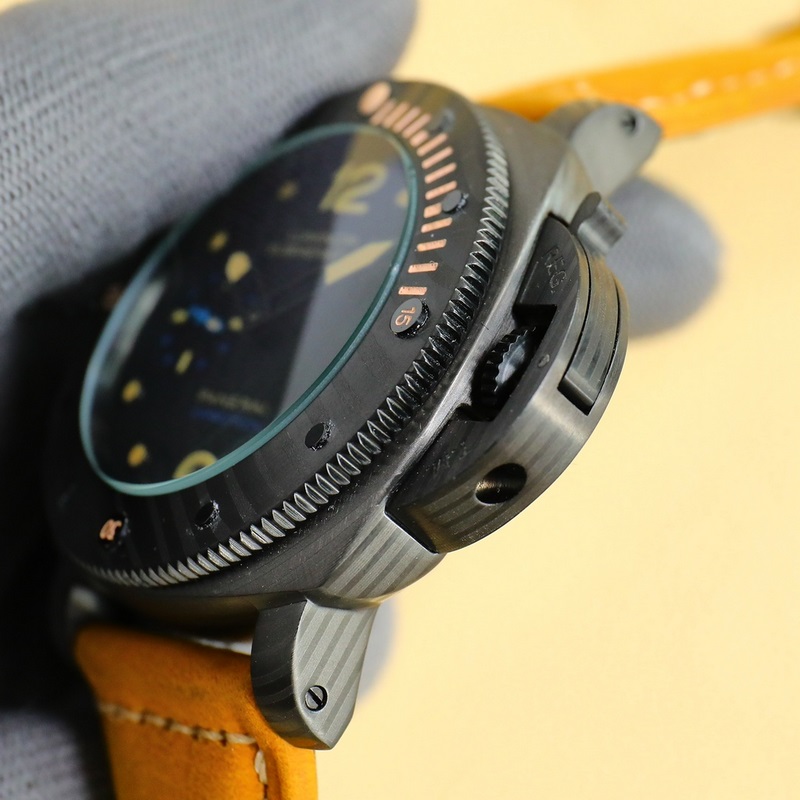 沛納海SUBMERSIBLE BMG-TECH ─ 44毫米潛行系列金屬玻璃腕表