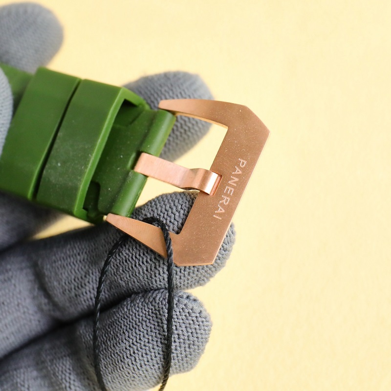 沛納海SUBMERSIBLE BMG-TECH ─ 44毫米潛行系列金屬玻璃腕表