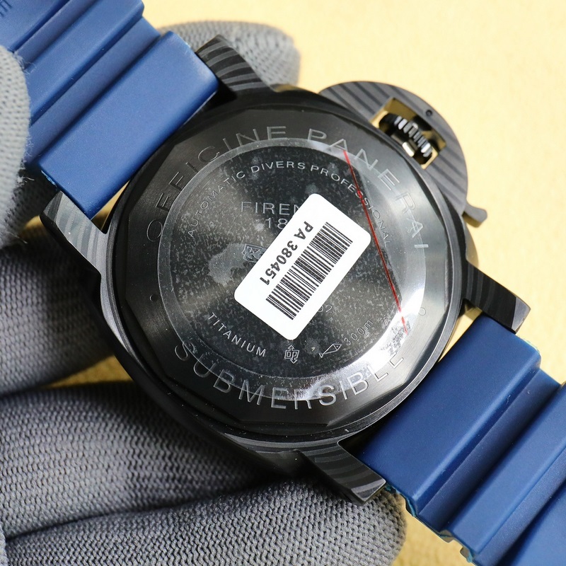 沛納海SUBMERSIBLE BMG-TECH ─ 44毫米潛行系列金屬玻璃腕表