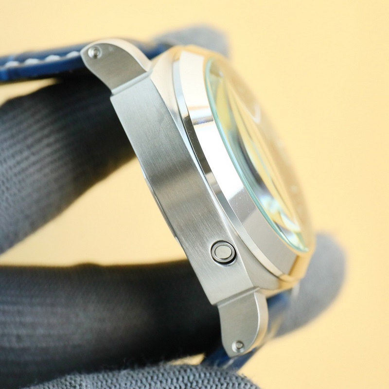 沛納海系列：LUMINOR 系列，尺寸 ：直徑44mm，厚度13mm，表盤