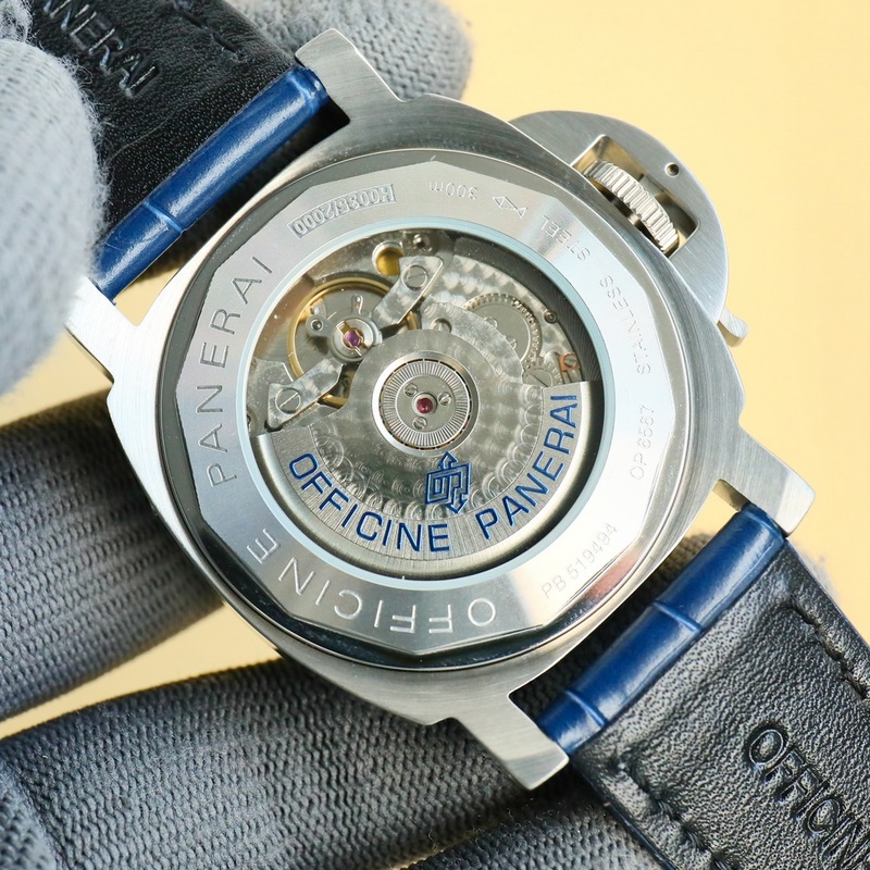 沛納海系列：LUMINOR 系列，尺寸 ：直徑44mm，厚度13mm，表盤