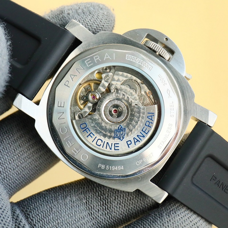 沛納海系列：LUMINOR 系列，尺寸 ：直徑44mm，厚度13mm，表盤