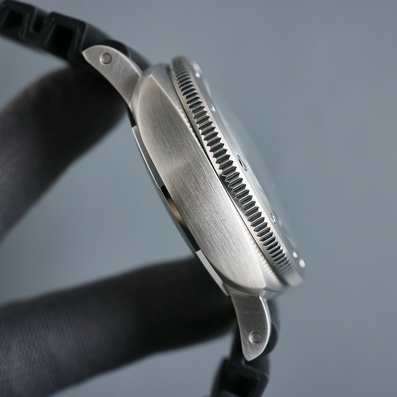 品牌：沛納海系列：SUBMERSIBLE 潛行系列機芯類型：自動機械機芯型