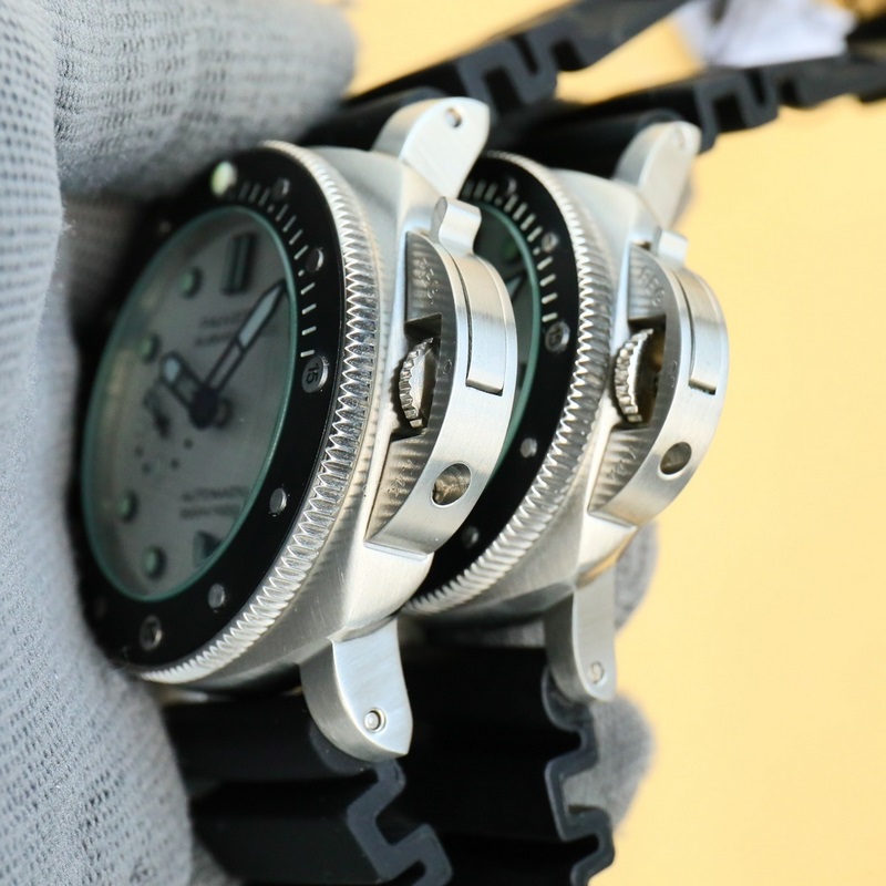 沛納海SUBMERSIBLE BMG-TECH ─ 44毫米潛行系列金屬玻璃腕表