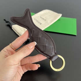 #Bv 新款小魚(yú)鑰匙扣806109 小魚(yú)形狀鑰匙扣 “年年有餘”的吉祥寓意 代表