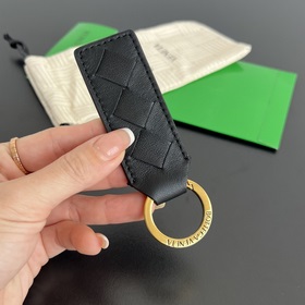 #BV 新款鑰匙扣 800553 單張編織皮革鑰匙扣 小小一個(gè) 方便攜帶 采用N