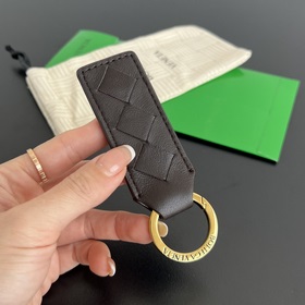 #BV 新款鑰匙扣 800553 單張編織皮革鑰匙扣 小小一個(gè) 方便攜帶 采用N