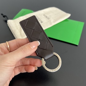 #BV 新款鑰匙扣 800553 單張編織皮革鑰匙扣 小小一個(gè) 方便攜帶 采用N