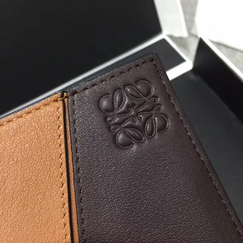 ## 男士Puzzle bifold wallet系列拼色短夾出貨，采用珠地小牛