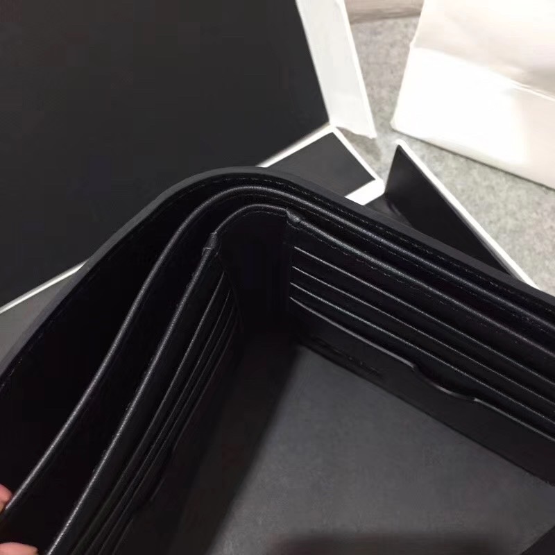 ## 男士Puzzle bifold wallet系列拼色短夾出貨，采用珠地小牛