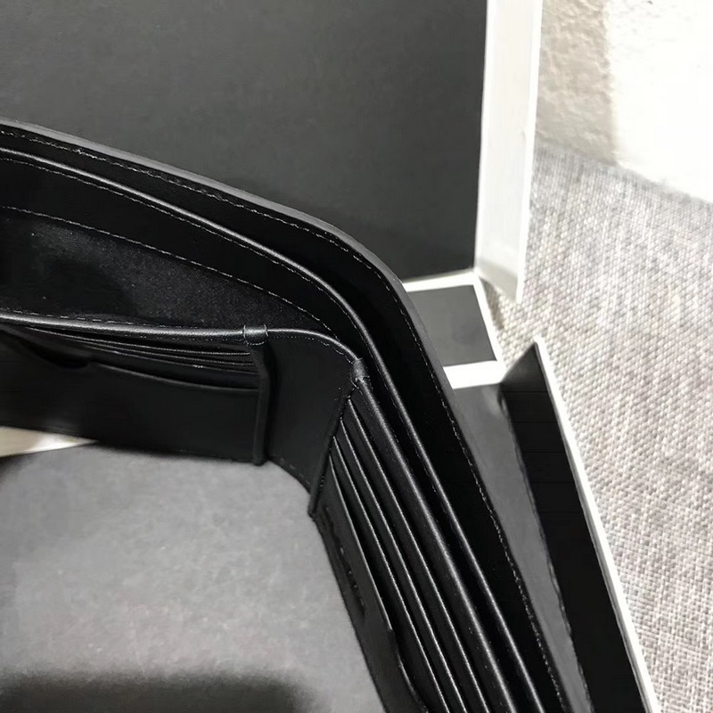 ## 男士Puzzle bifold wallet系列拼色短夾出貨，采用珠地小牛