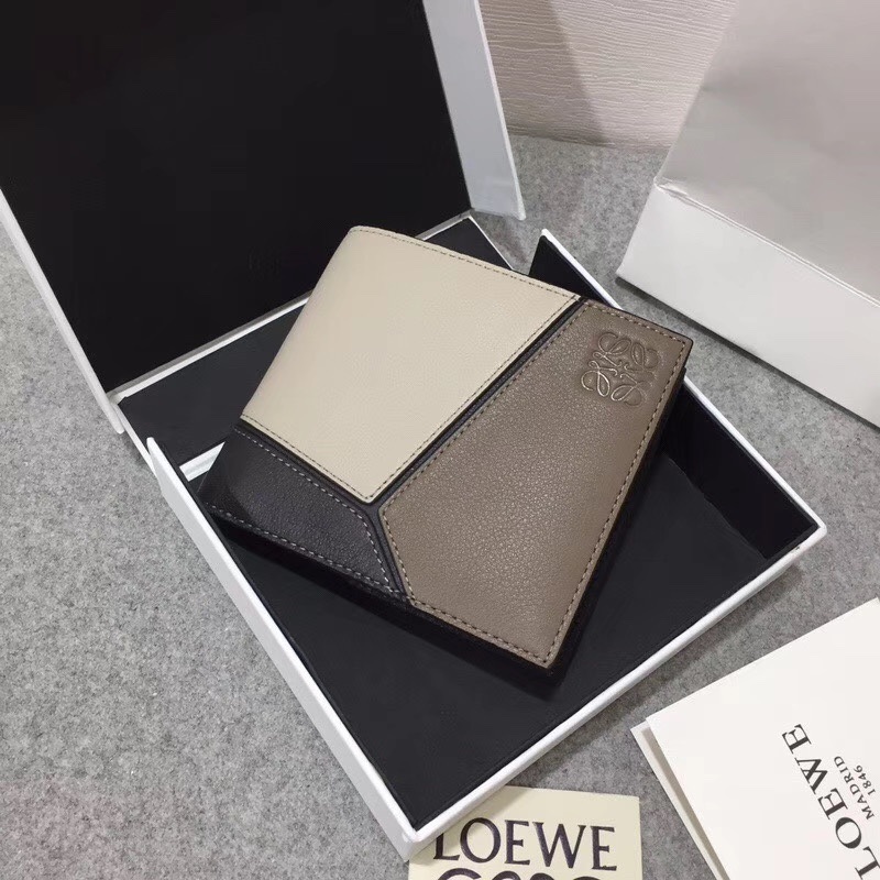 ## 男士Puzzle bifold wallet系列拼色短夾出貨，采用珠地小牛