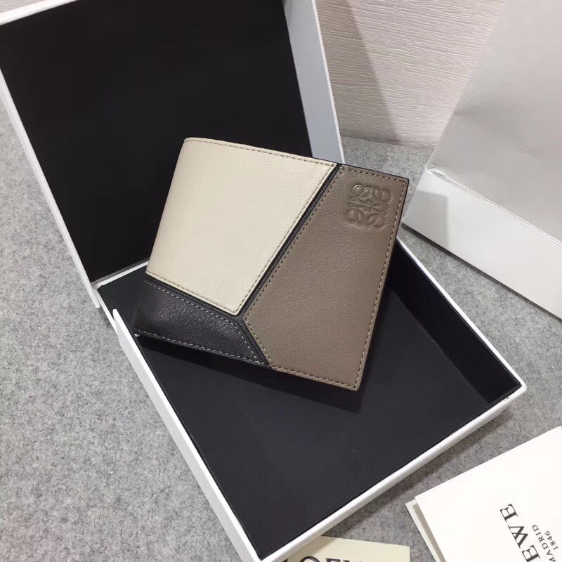 ## 男士Puzzle bifold wallet系列拼色短夾出貨，采用珠地小牛