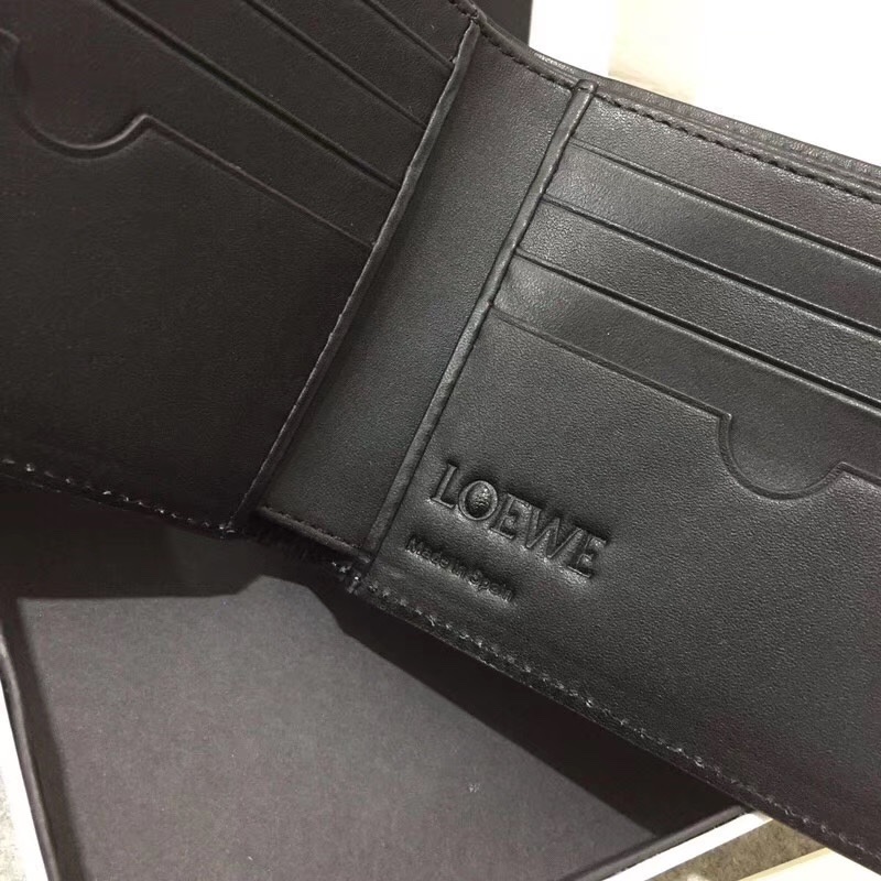 ## 男士Puzzle bifold wallet系列拼色短夾出貨，采用珠地小牛