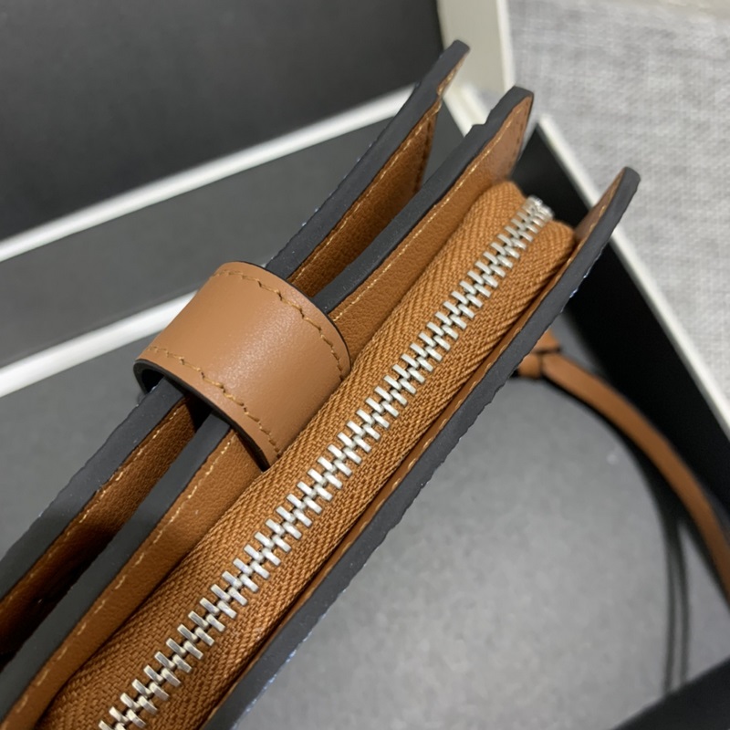 compact zip wallet短夾出貨，選用耐磨的珠地小牛皮，采用雙色組合