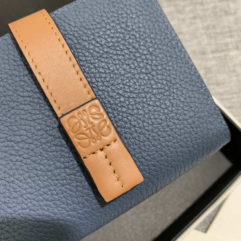 compact zip wallet短夾出貨，選用耐磨的珠地小牛皮，采用雙色組合