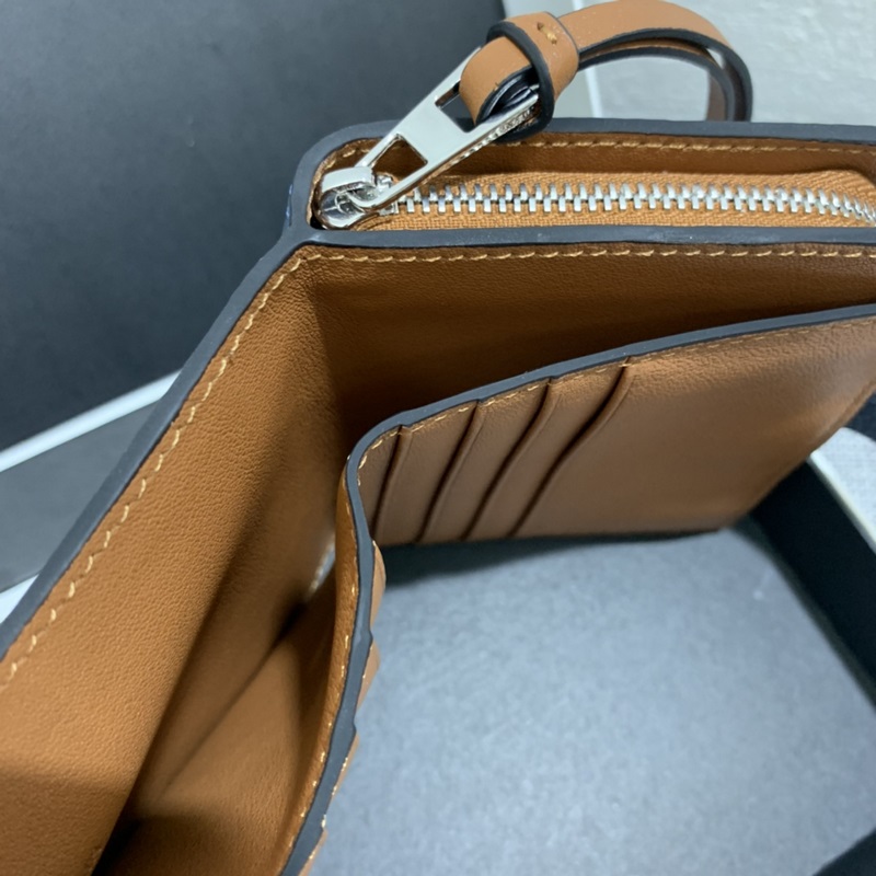 compact zip wallet短夾出貨，選用耐磨的珠地小牛皮，采用雙色組合