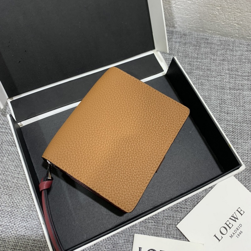 compact zip wallet短夾出貨，選用耐磨的珠地小牛皮，采用雙色組合