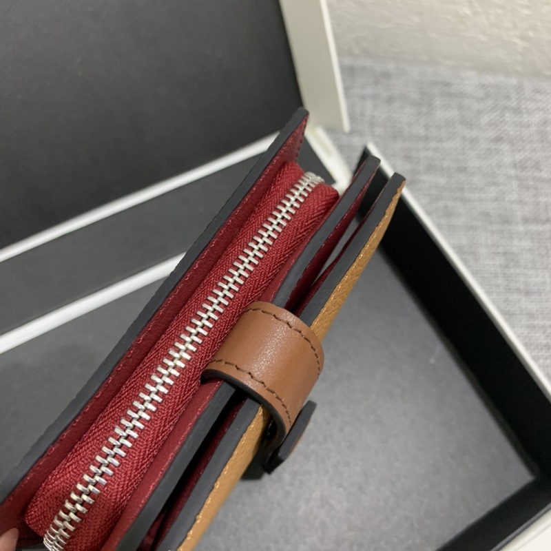compact zip wallet短夾出貨，選用耐磨的珠地小牛皮，采用雙色組合