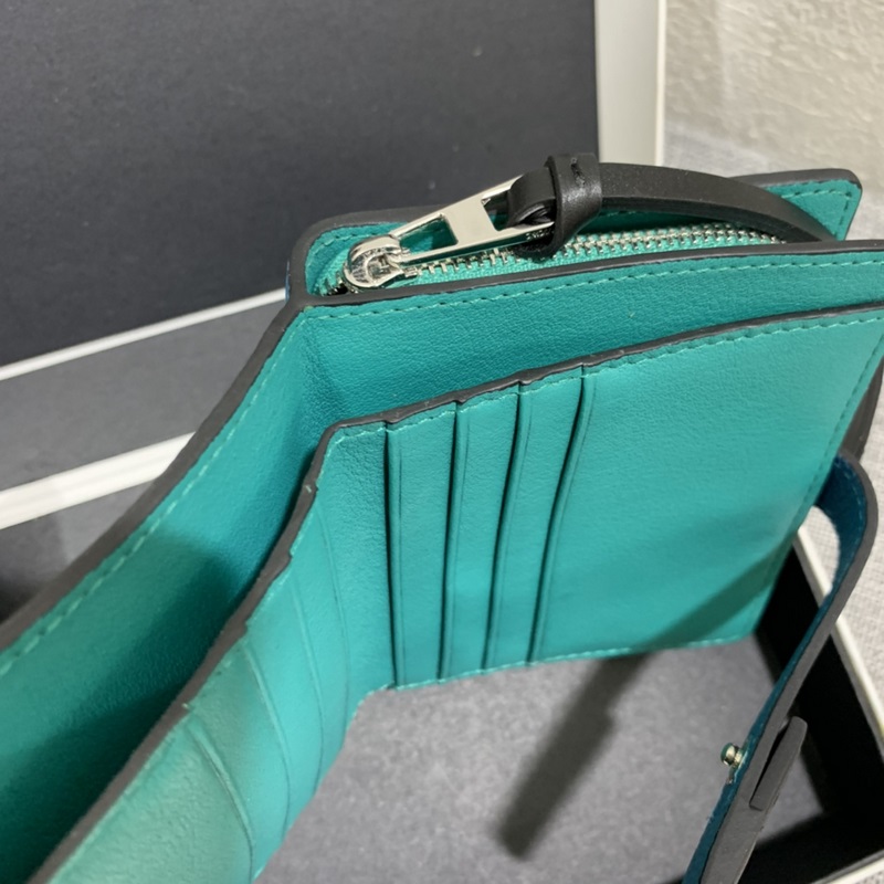 compact zip wallet短夾出貨，選用耐磨的珠地小牛皮，采用雙色組合