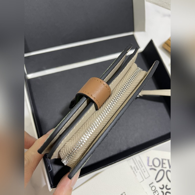 compact zip wallet短夾出貨，選用耐磨的珠地小牛皮，采用雙色組合