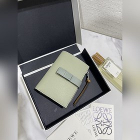 compact zip wallet短夾出貨，選用耐磨的珠地小牛皮，采用雙色組合