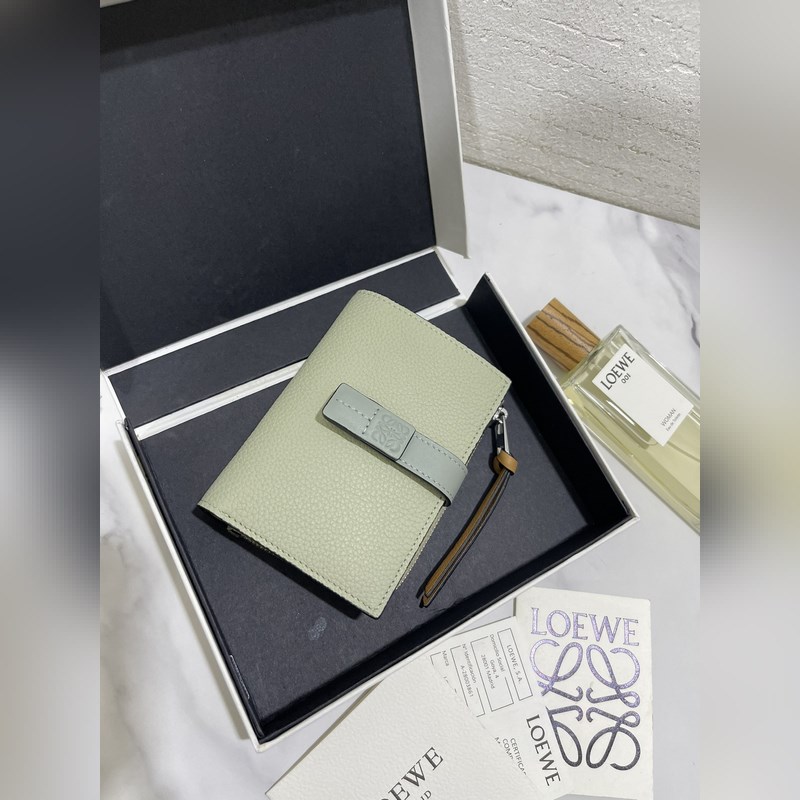 compact zip wallet短夾出貨，選用耐磨的珠地小牛皮，采用雙色組合