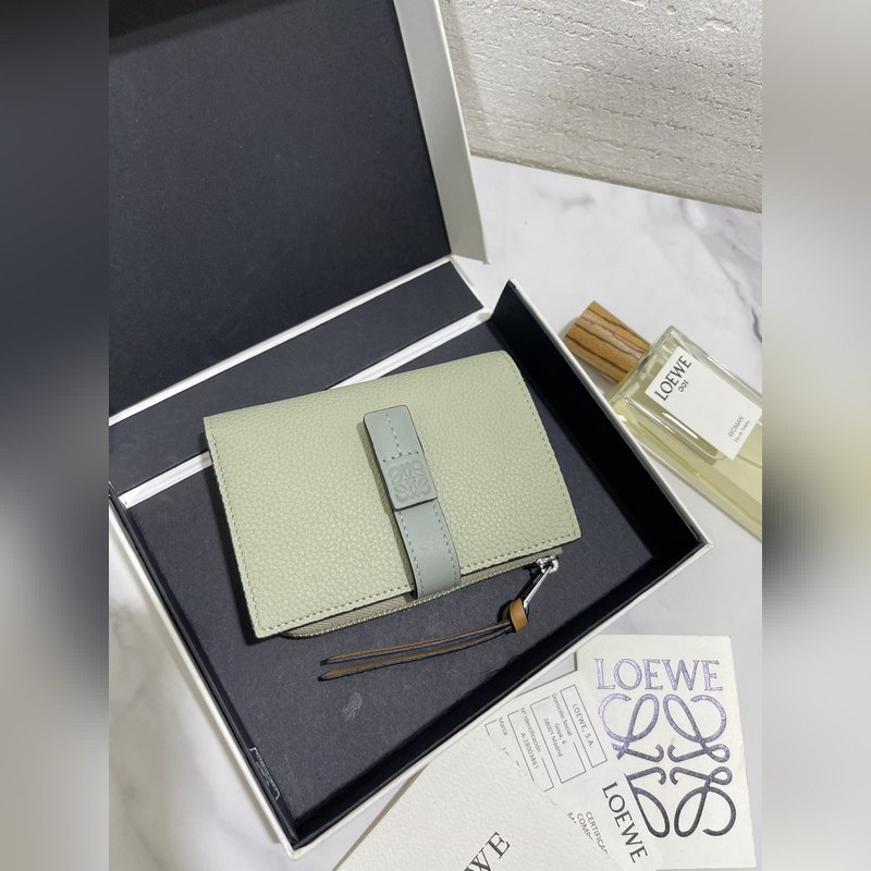 compact zip wallet短夾出貨，選用耐磨的珠地小牛皮，采用雙色組合