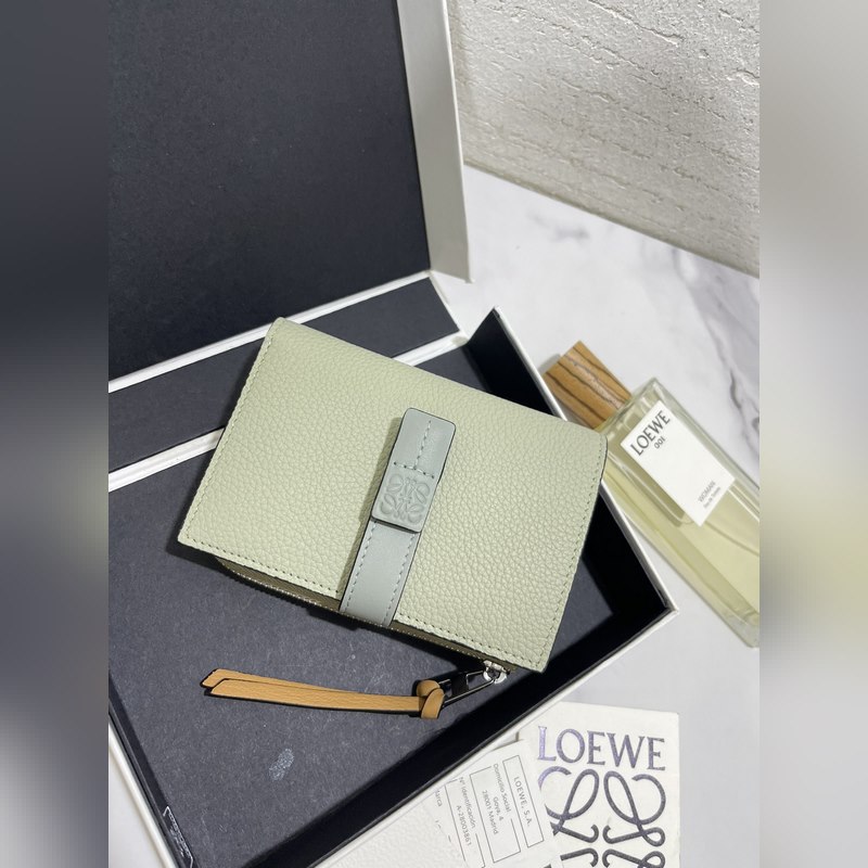 compact zip wallet短夾出貨，選用耐磨的珠地小牛皮，采用雙色組合