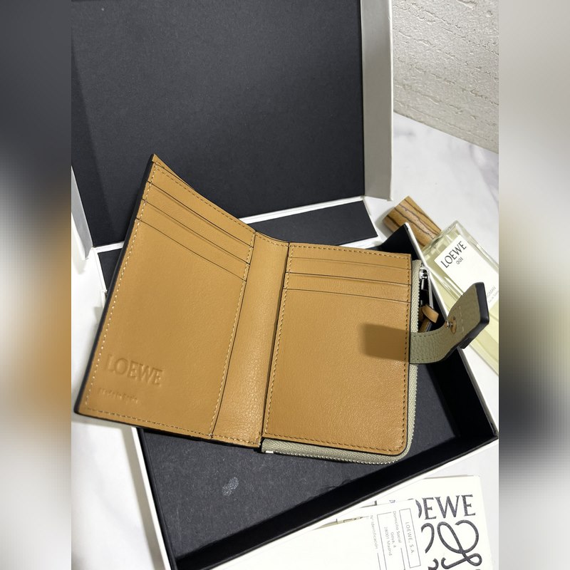 compact zip wallet短夾出貨，選用耐磨的珠地小牛皮，采用雙色組合