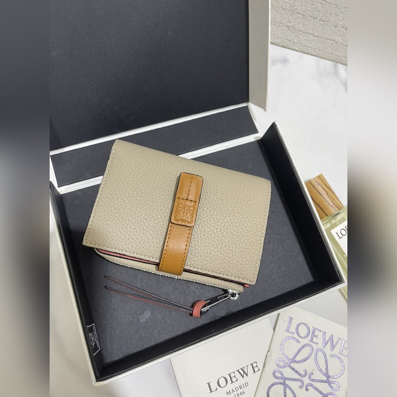 compact zip wallet短夾出貨，選用耐磨的珠地小牛皮，采用雙色組合