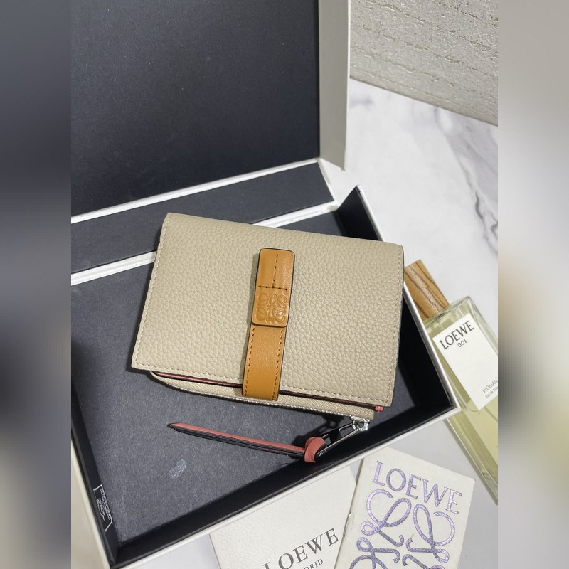 compact zip wallet短夾出貨，選用耐磨的珠地小牛皮，采用雙色組合