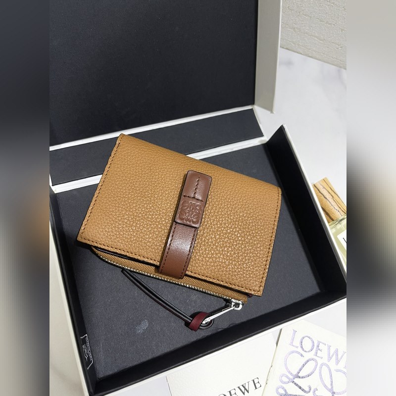 compact zip wallet短夾出貨，選用耐磨的珠地小牛皮，采用雙色組合