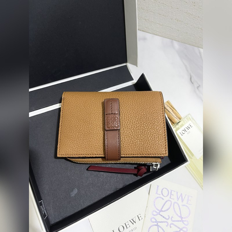 compact zip wallet短夾出貨，選用耐磨的珠地小牛皮，采用雙色組合