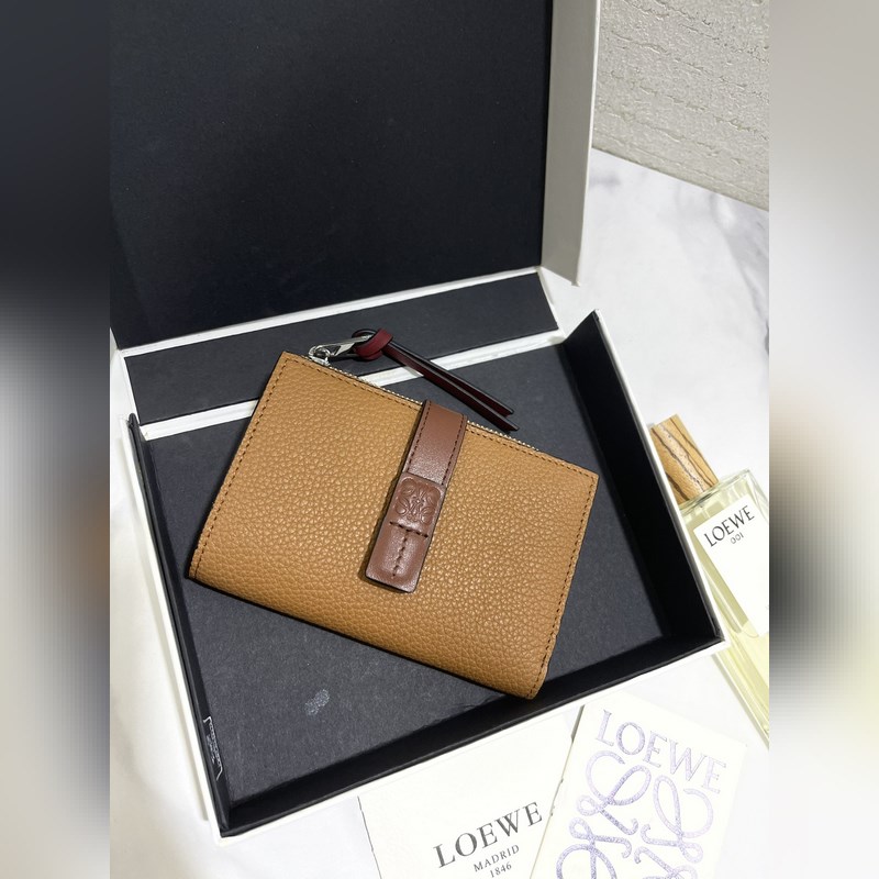 compact zip wallet短夾出貨，選用耐磨的珠地小牛皮，采用雙色組合