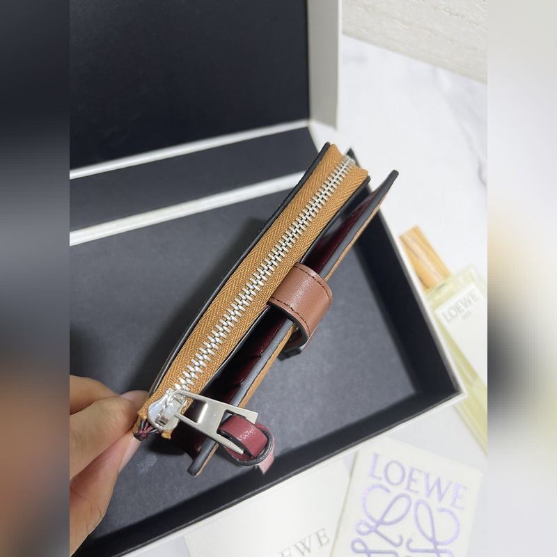 compact zip wallet短夾出貨，選用耐磨的珠地小牛皮，采用雙色組合