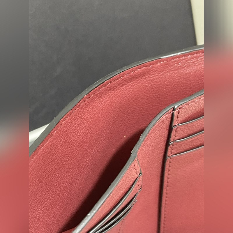 compact zip wallet短夾出貨，選用耐磨的珠地小牛皮，采用雙色組合